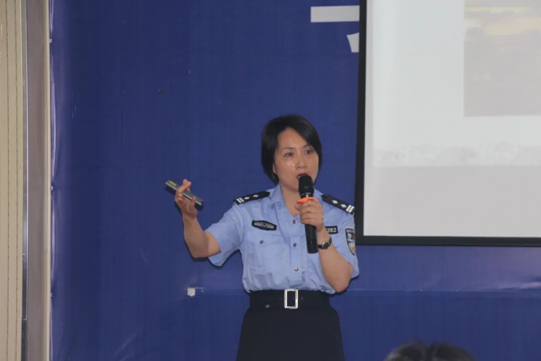 武汉警官职业学院女生图片