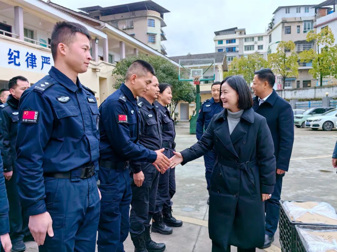 杨永刚,省先进工作者潘本启,遵义市道德模范全自力,离退休干部杨昌华