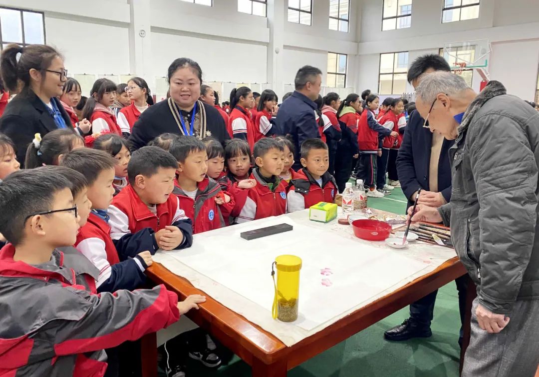 湄潭縣政協湄江書畫院走進桃花江小學