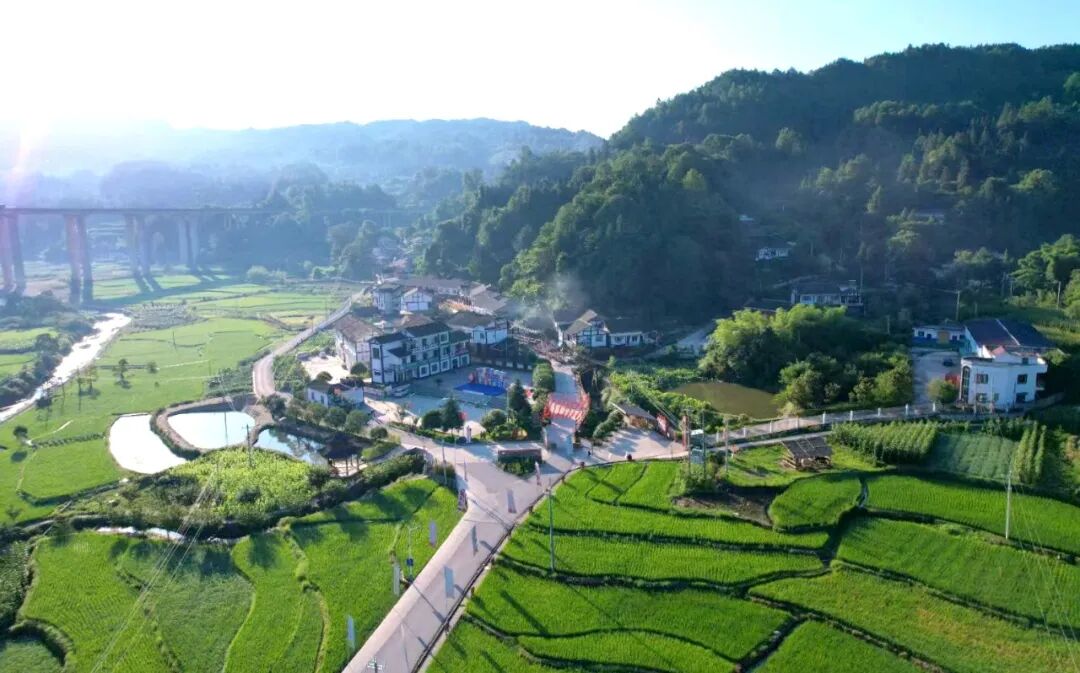 湄潭鱼泉街道:建设"四好农村路",赋能乡村振兴!-湄潭县人民政府