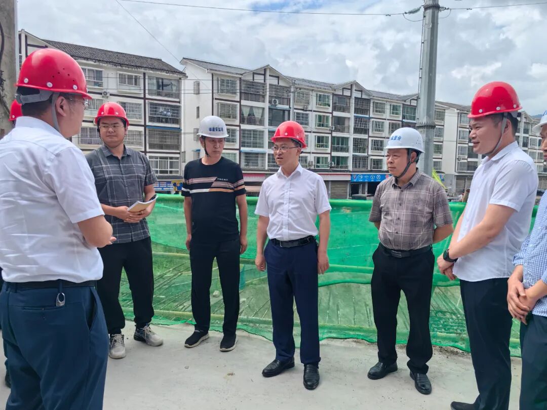 沈建通调研重点项目建设及城市内涝治理工作-湄潭县