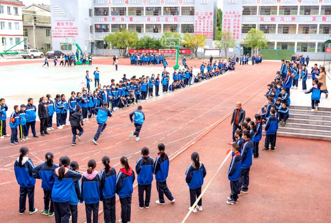 湄潭西河中学举行第四届学生运动会