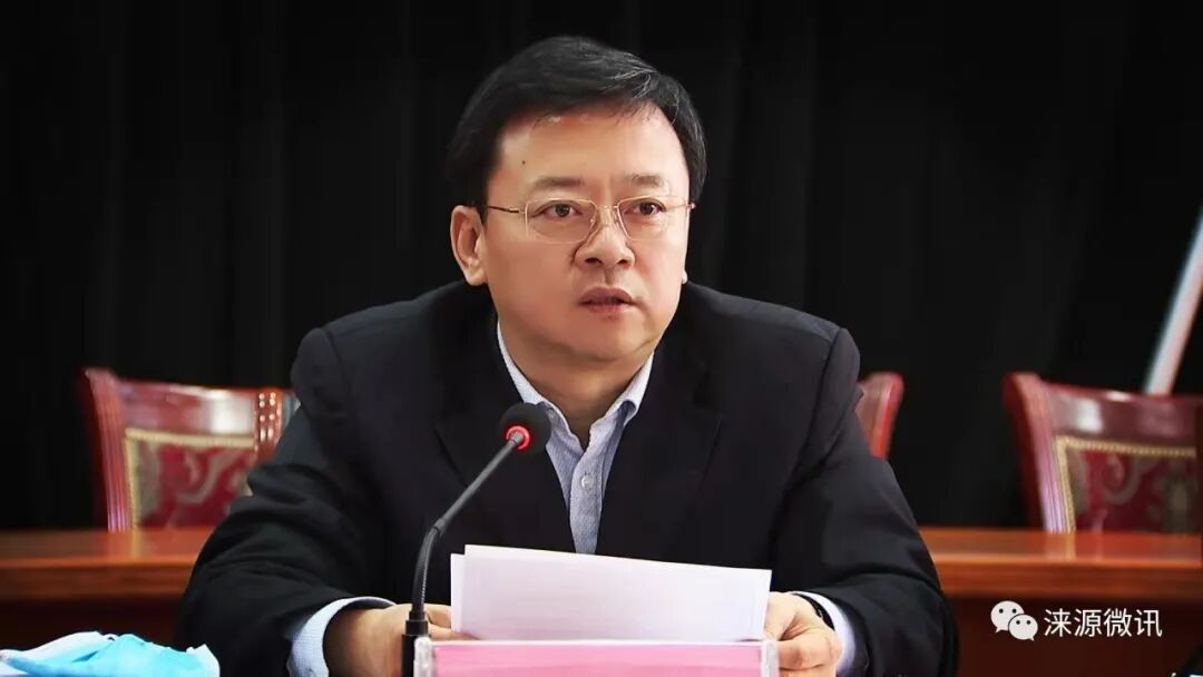 会上,政府副县长王呼宣读了《涞源县拒马河县城段项目建设征迁占实施