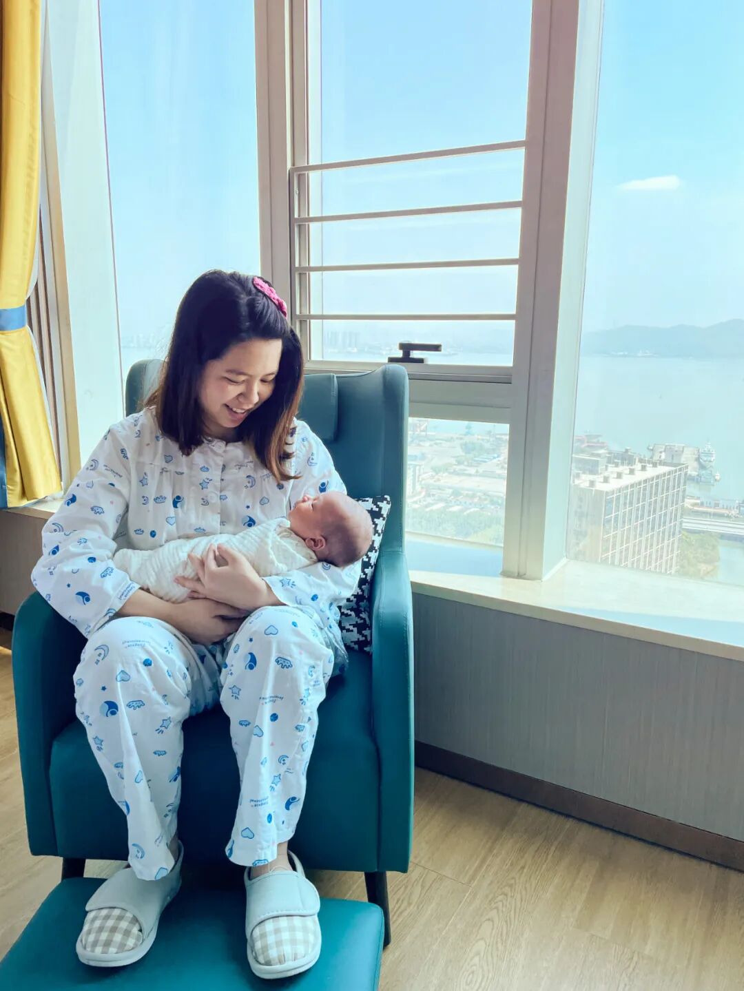 月靚月子會(huì)所_一般月子會(huì)所多少錢一個(gè)月_靚會(huì)所月子月嫂多少錢