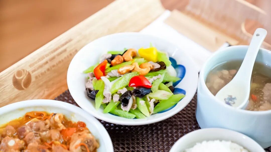 靚會(huì)所月子月嫂多少錢_一般月子會(huì)所多少錢一個(gè)月_月靚月子會(huì)所