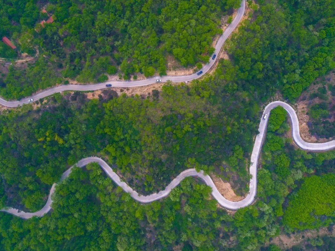 好客山东>攻略玩法>文章详情>从香山景区大门口进入,开启盘山公路之行