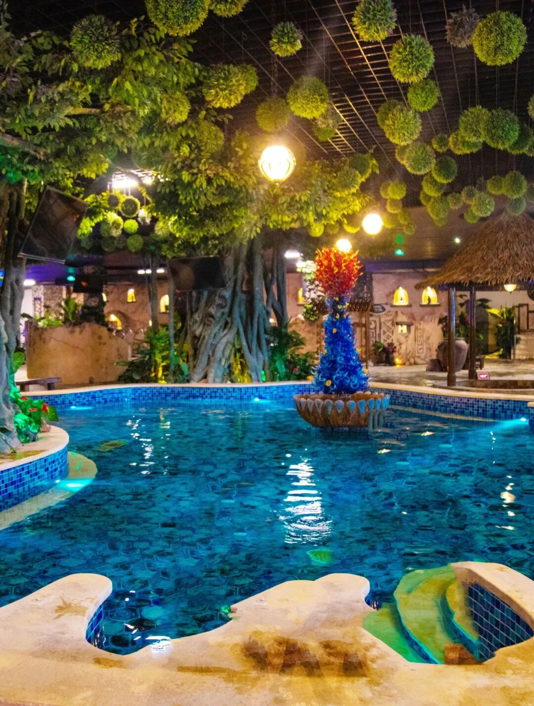 在此汇集;蓝海御华温泉酒店,欧乐堡温泉酒店等富锶温泉兼具康养与休闲