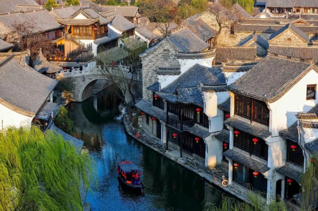 你爱不夜城“不倒翁”小姐姐,我爱台儿庄古城的“船妹子”! 你爱不夜城“不倒翁”小姐姐,我爱台儿庄古城的“船妹子”!