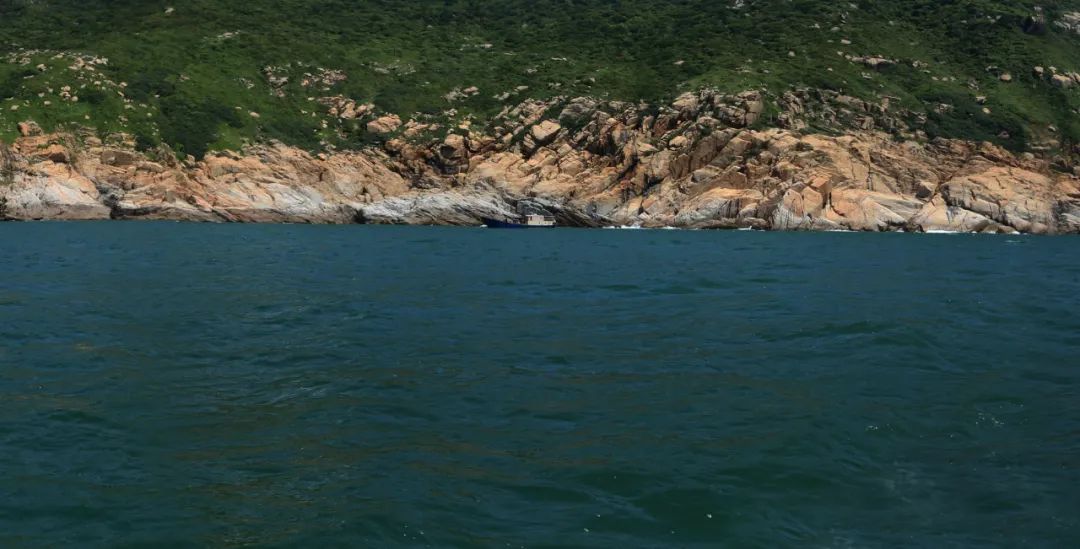 丑時——雞鳴,曙光現,烏豬欲奔/赤溪半島,魚塘灣海角古舟怪石崢嶸