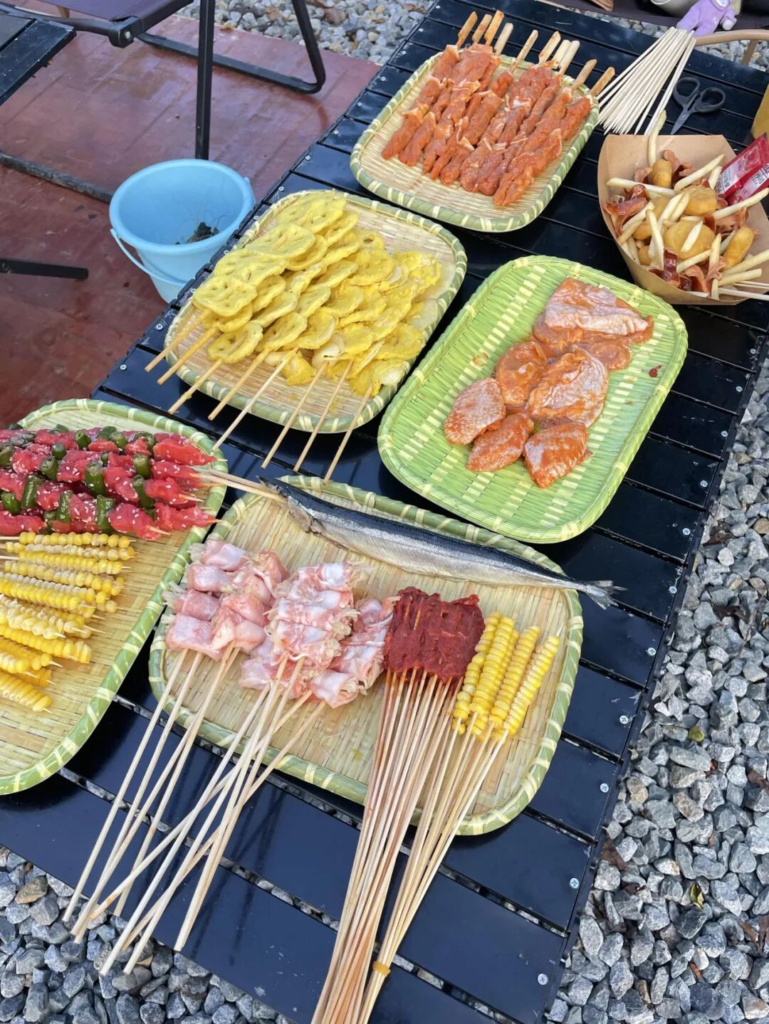 江门不少钓虾场还设有烧烤区域。