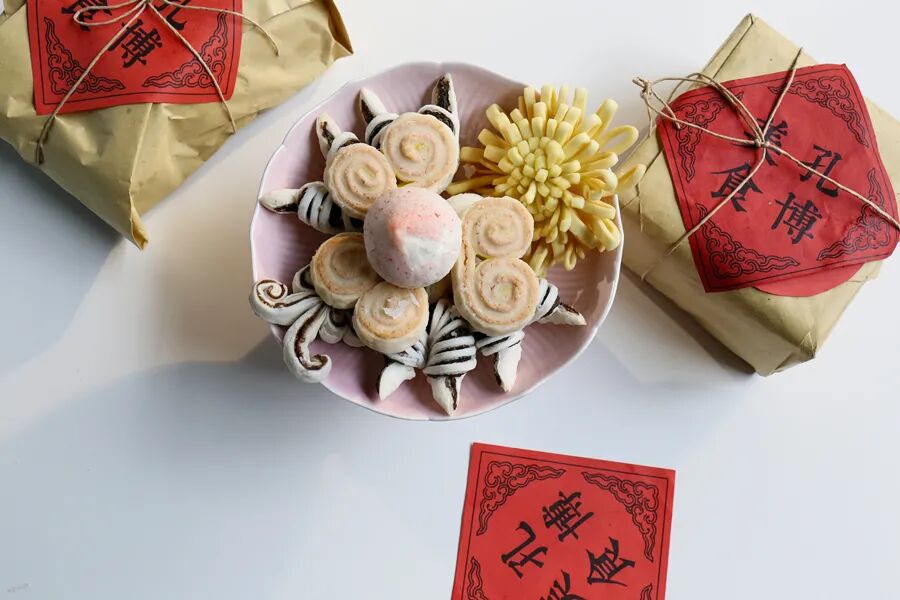 "孔府点心作为曲阜的传统名点,和孔府菜一样,源远流长,世代相传,独具