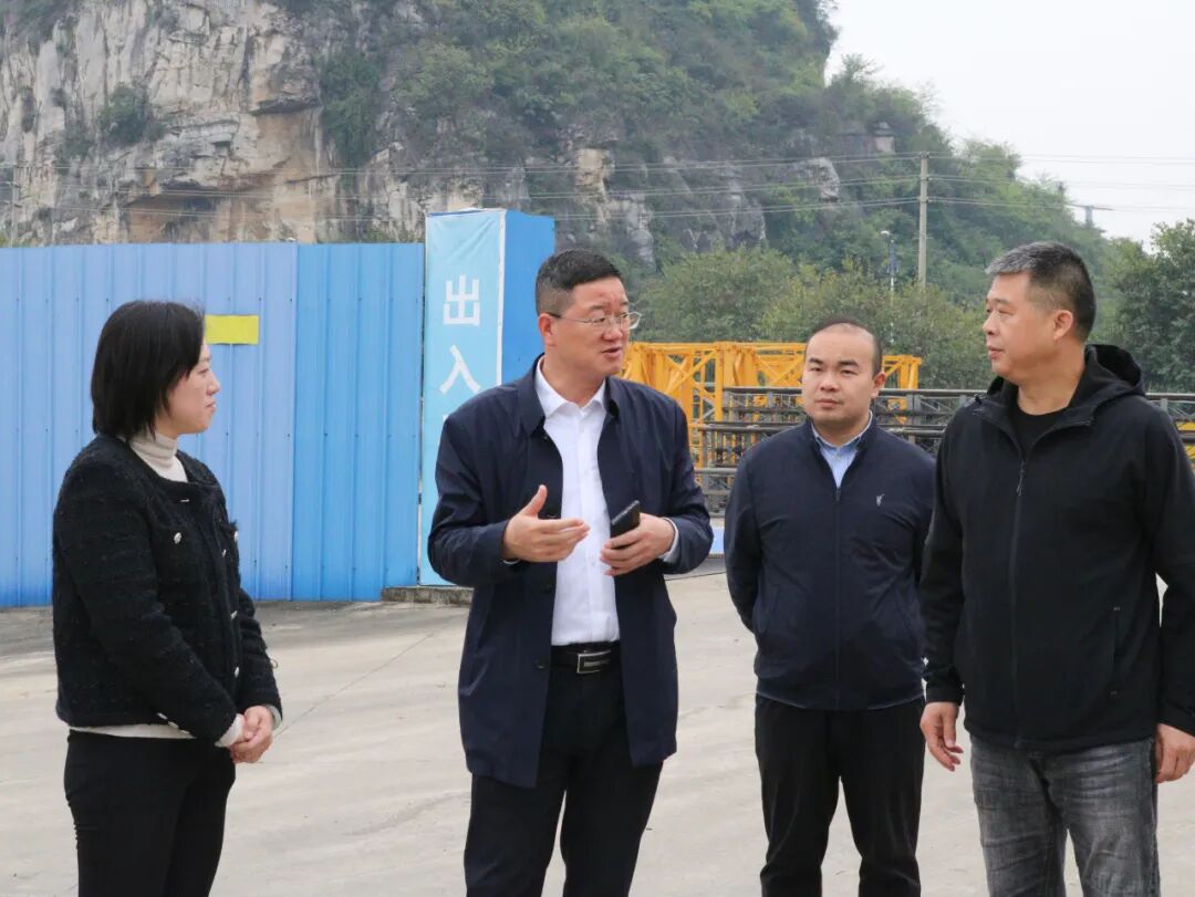 石小松率队开展大兴调查研究暨书记,区长"进园入企"走访服务活动