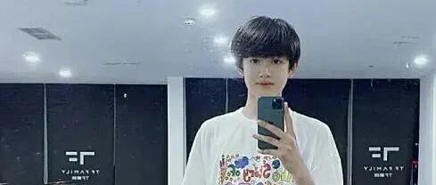 苏新皓腹肌和阿志腿长够优越了,看到张极后,才知何为漫画身材