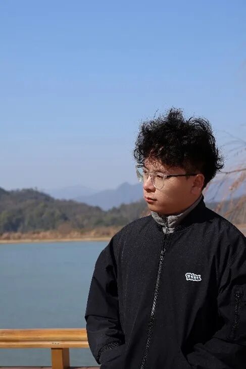 余江鹏