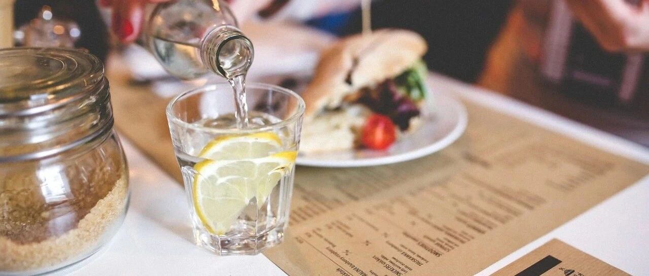 吃饭时到底能不能喝水；刘海可能是近视的帮凶？｜今日涨知识