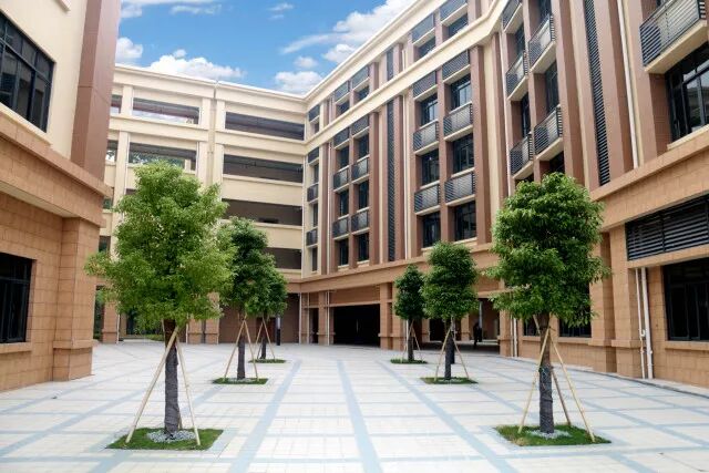 广铁一中天成中学落成启用新初一招生6个班270人