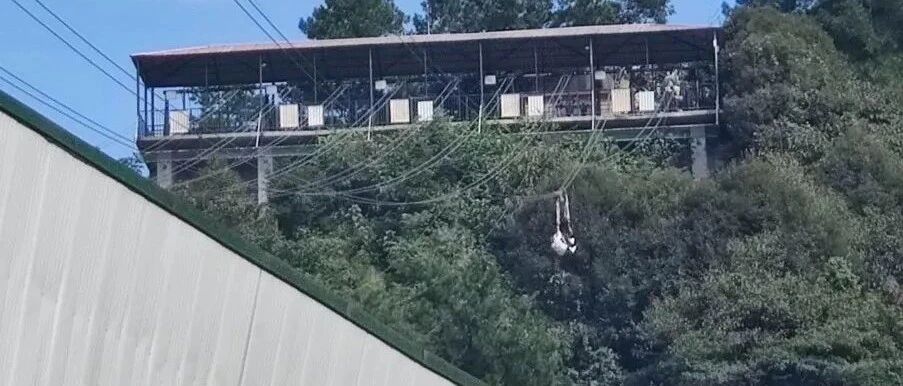 重庆高空索道坠落女子死亡，景区全部停运速滑项目