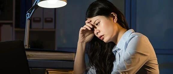 同样是上班族，同事偷偷考了这个证书，现在副业月入2万