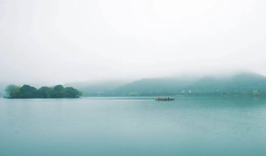 天青色等烟雨而我在等你