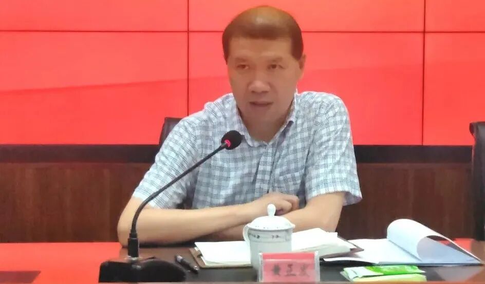 县委常委,政法委书记,县政法队伍教育整顿领导小组常务副组长黄正发