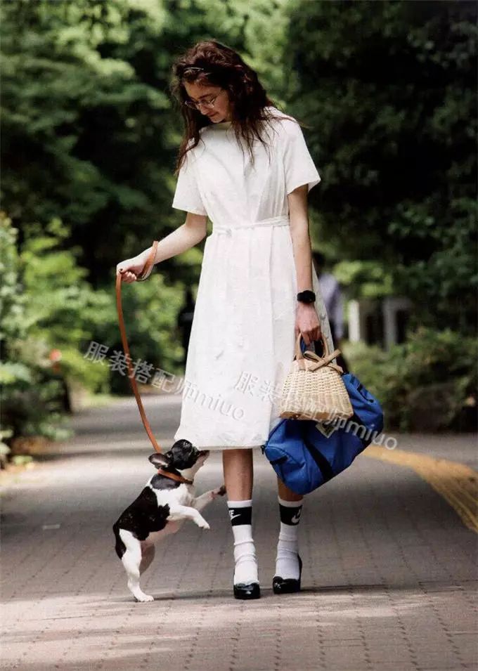 【Miuo】寬鬆直筒連衣裙，怎麼搭才顯瘦有架式？ 時尚 第24張