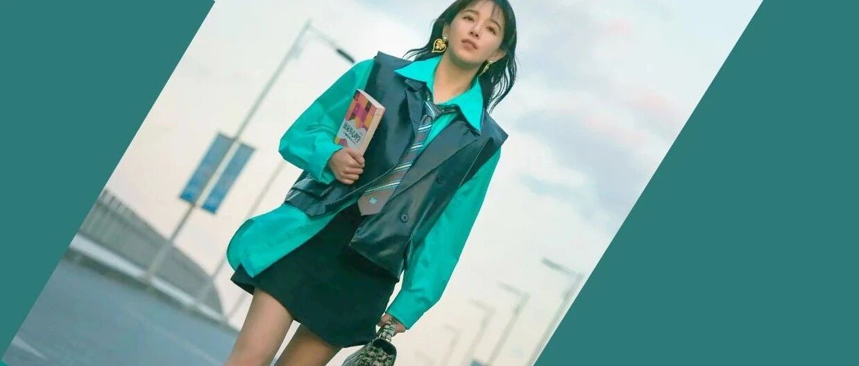 很多人叫我写这部剧中，阚清子的穿搭，她的鲜艳撞色为什么没有翻车？