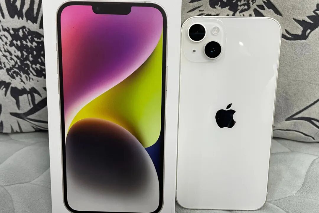 从6999降到3699，6.7寸大屏+长续航，一款仍然值得购买的苹果手机！