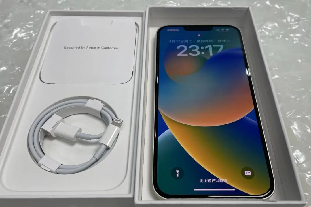 从6999降到3699，6.7寸大屏+长续航，一款仍然值得购买的苹果手机！