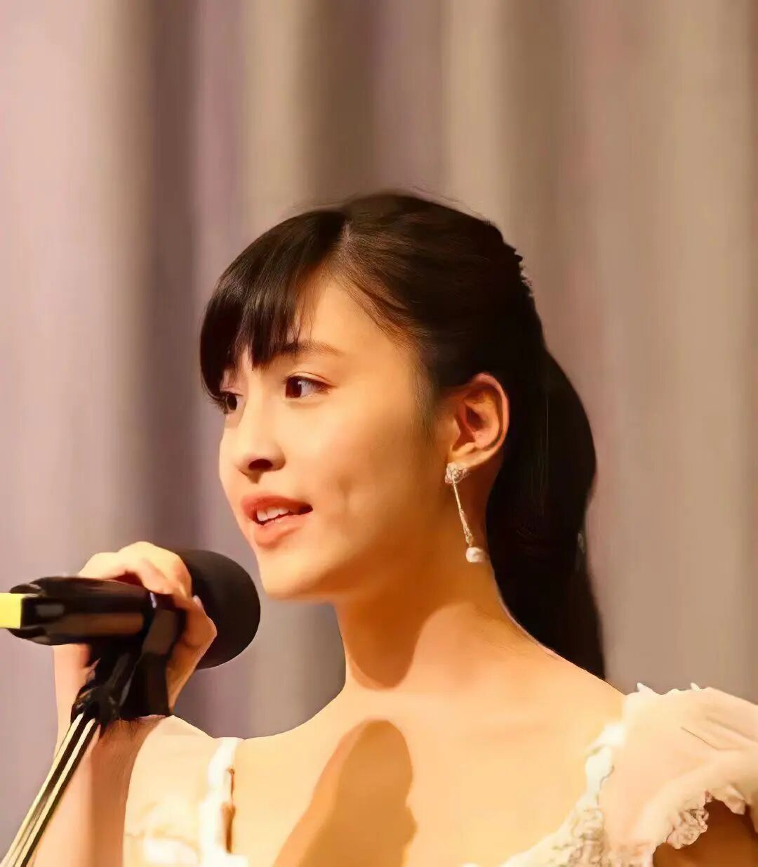 那些掩埋在文字"矫饰"背后与作者勾连的血泪,而作者林奕含却在成书