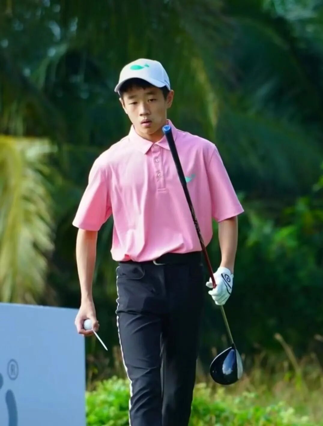 陪杨阳洋打比赛,虽然杨阳洋的表现很有进步,但和其他对手相比并不算