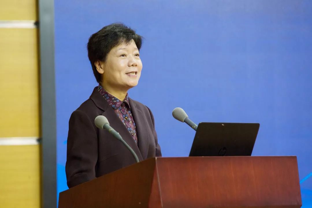 李海伟,上海市电教馆馆长张治,闵行区政府副区长杨德妹等领导出席会议