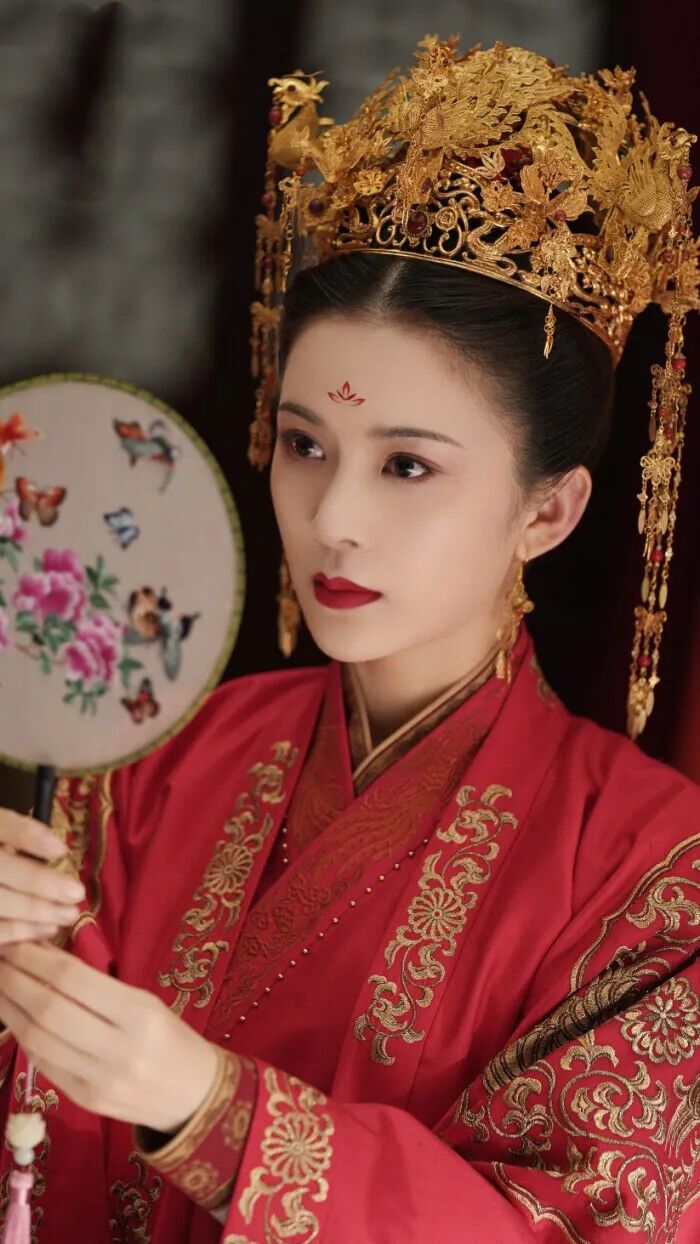 凤冠霞帔十里红妆,许你一世长安