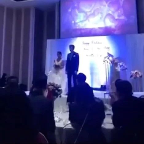 婚礼当天，中国新郎当众播放新娘出轨视频这事，已经火上外媒......