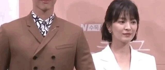 复出拍戏的宋慧乔，现在长这样儿...