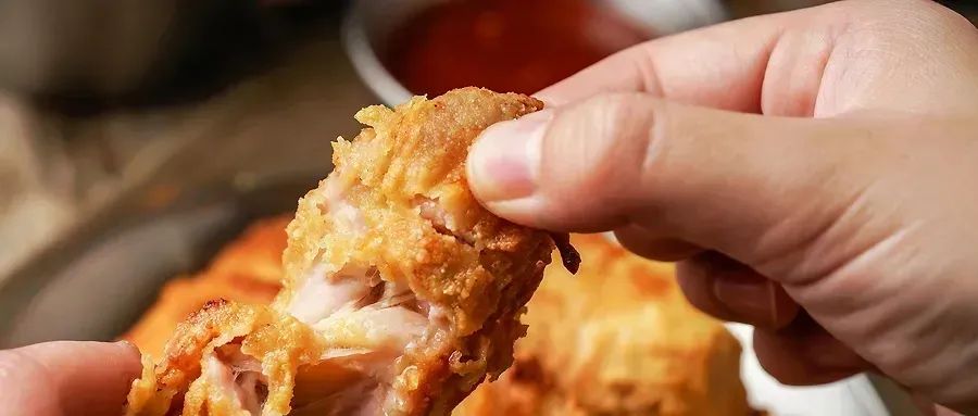 享受炸鸡美食如何减少热量摄入？鸡块和鸡米花，哪个热量更高？