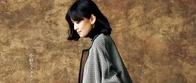 50岁女人别总穿打底裤，学学日本主妇的穿搭，减龄又显气质