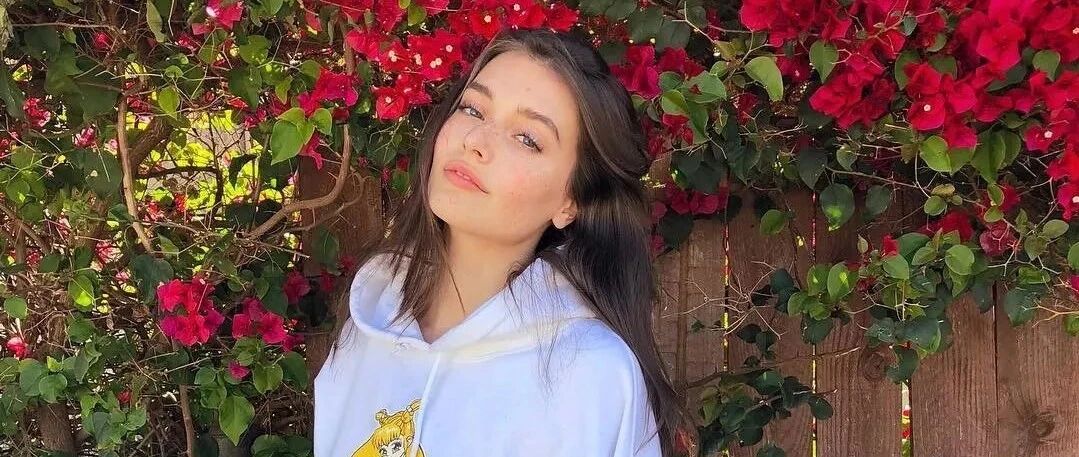 今春卫衣升级了 ！2021流行这么穿 ！