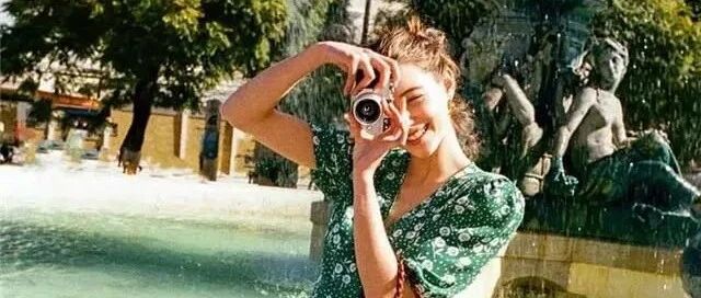 今夏火了一种穿法，叫“奶奶鞋+碎花裙”，优雅洋气，谁穿谁好看