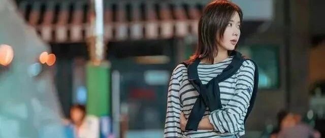 今秋毛衣“不好好穿”火了，高级又时髦！！！