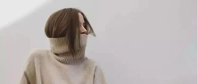 粉色+灰色/姜黄色+牛仔蓝，这几组颜色穿在一起也太显贵了吧