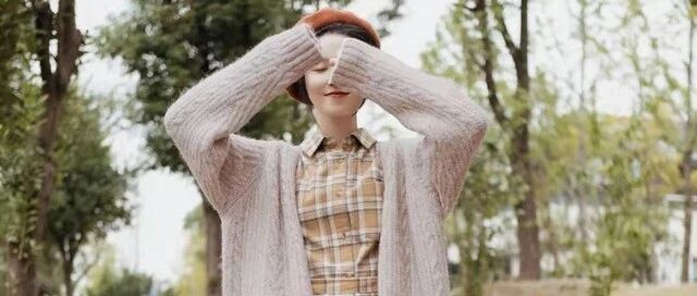 有种可爱叫“内搭”穿对了，看起来少女感满满，还不赶快学起来