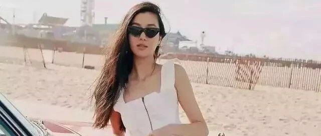 背带裤的夏日穿搭，穿上就能秒回18岁！