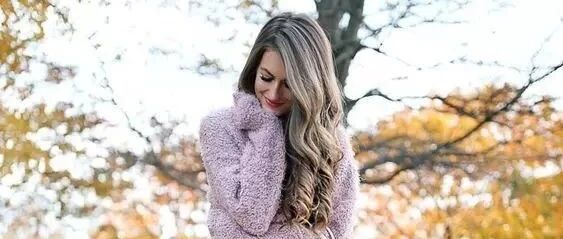 大毛衣+紧身裤，这样简约单品穿出不俗气质！