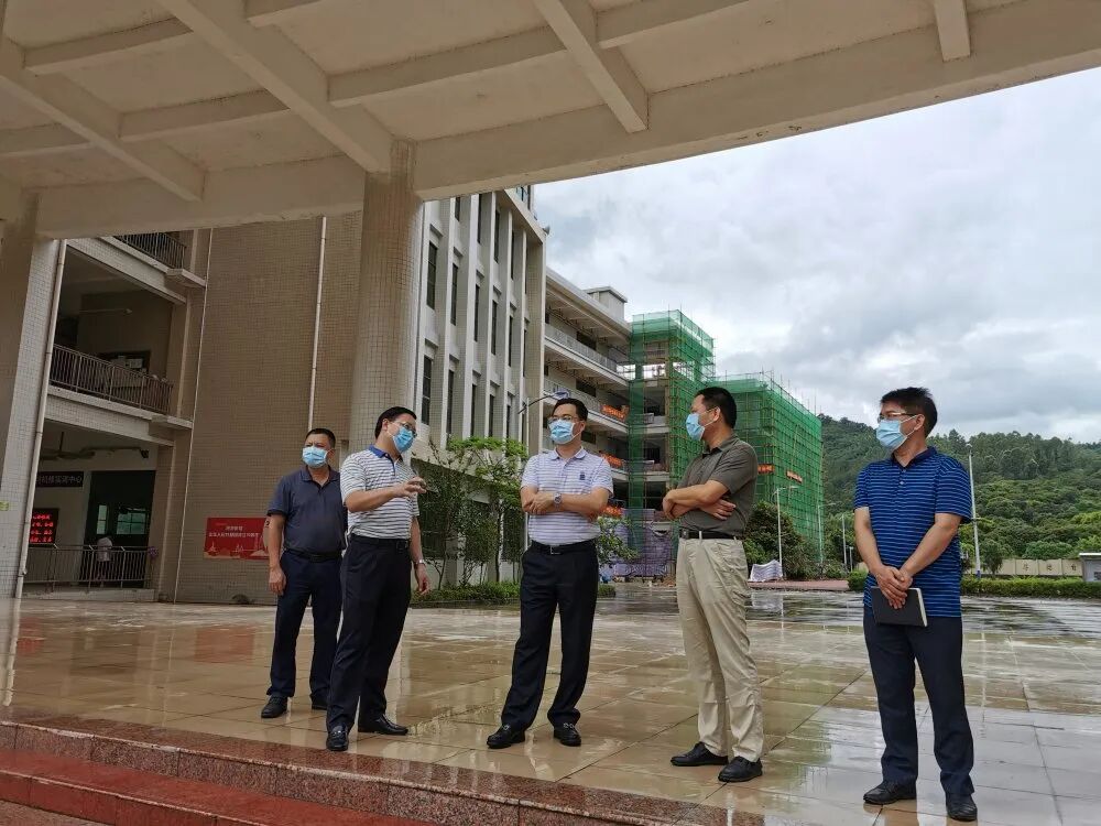 县委常委,县委办主任,平山街道党工委书记冯仕杰到惠东县技工学校调研