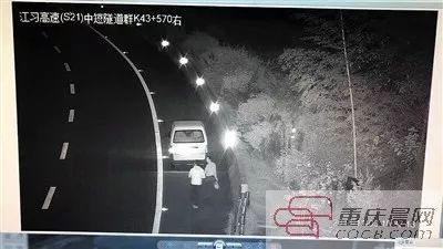 安全 | 在路中央開車門、開車撿手機……注意這些駕駛「小動作」 科技 第3張