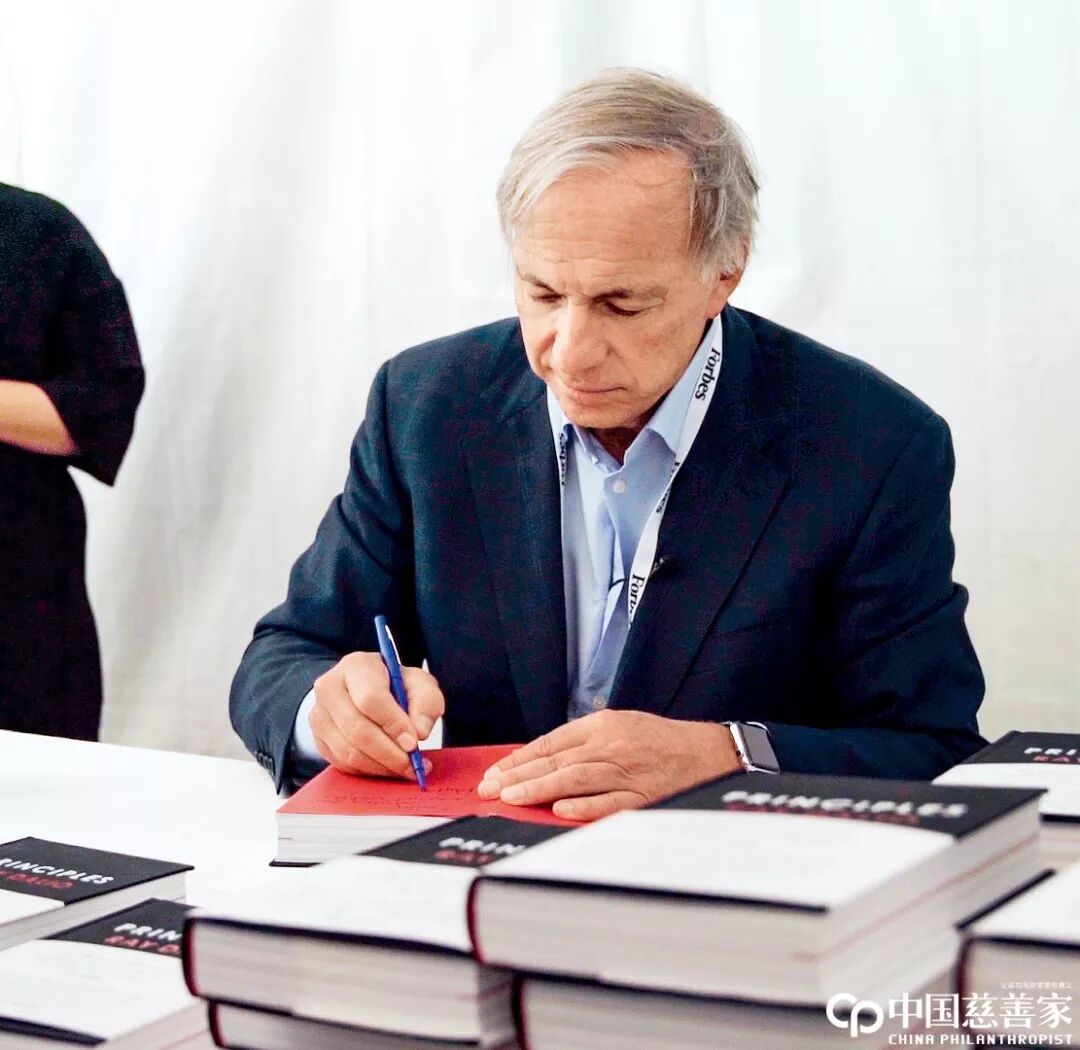 橋水基金創(chuàng)始人的慈善算法：捐錢與賺錢同樣復(fù)雜