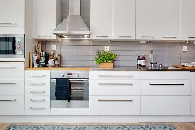 White Kitchen Cabinet with Long Hingle
