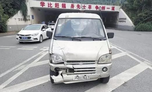 麵包車掛「手寫車牌」上路，號碼還被司機寫錯！| 冷兔小報 No. 196 家居 第14張