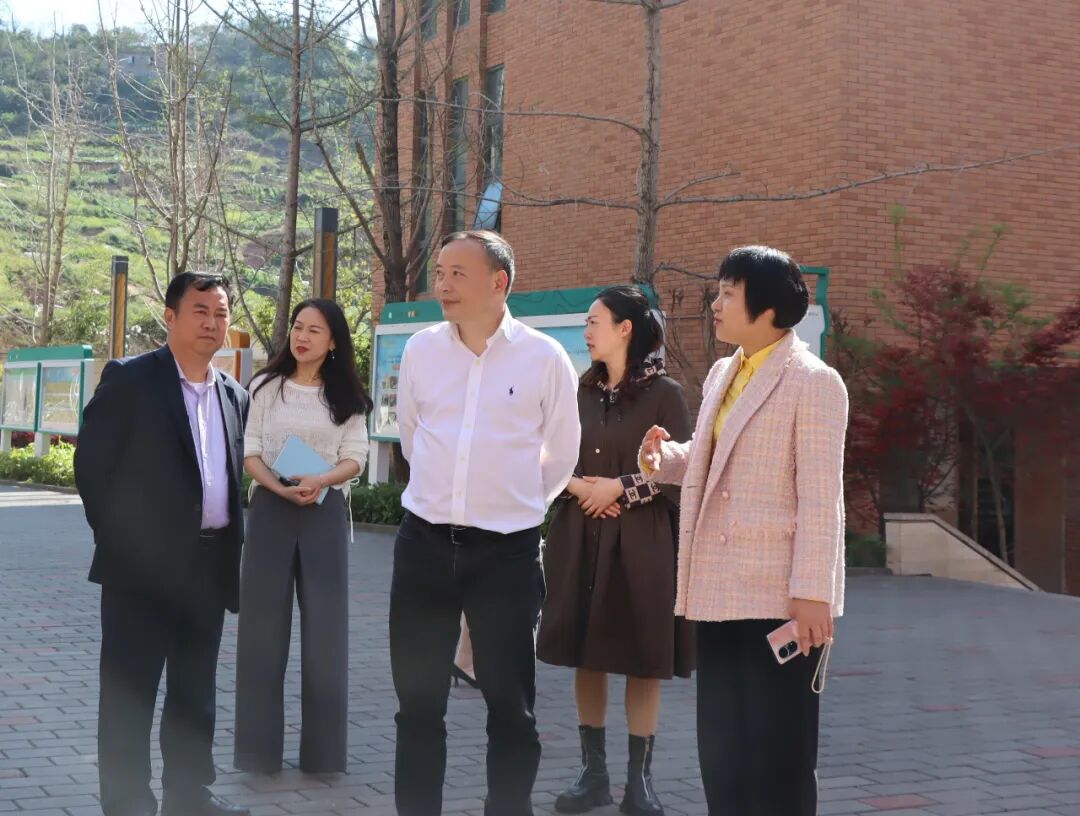 重庆渝北区委教育工委书记区教委主任吴云斌到空港佳园小学调研