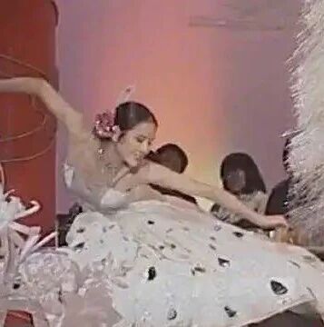 热搜！知名女明星节目突然被取消，2亿人围观